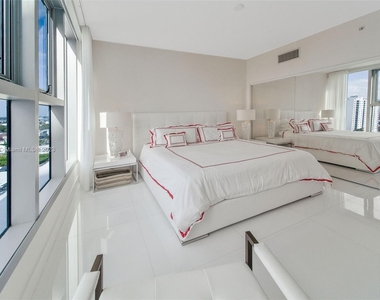 6899 Collins Ave - Photo Thumbnail 11