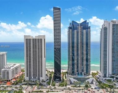 17201 Collins Ave - Photo Thumbnail 3