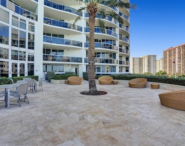 17201 Collins Ave - Photo Thumbnail 21