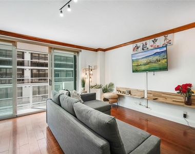 9499 Collins Ave - Photo Thumbnail 11