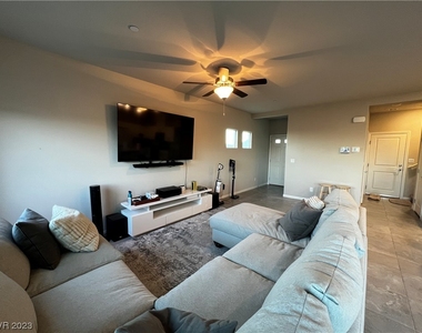 5204 Sunstone Mesa Drive - Photo Thumbnail 2