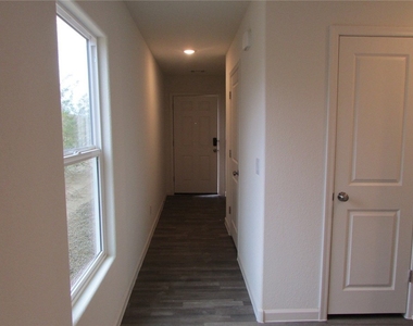 1221 Riverwalk Drive - Photo Thumbnail 7