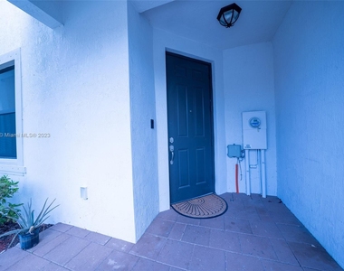 10575 W 33rd Way - Photo Thumbnail 2