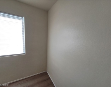 9229 Millikan Avenue - Photo Thumbnail 29