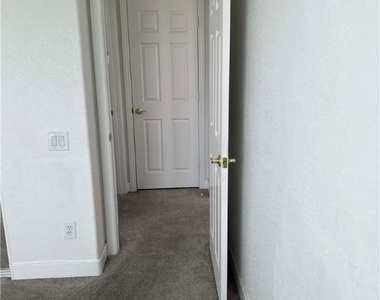 2164 Lone Desert Street - Photo Thumbnail 44