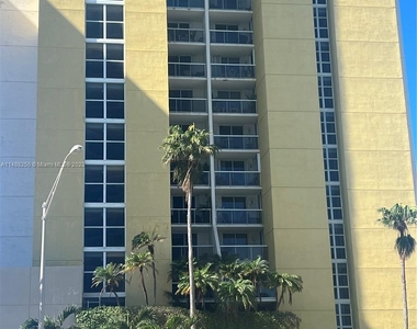 5880 Collins Ave - Photo Thumbnail 0