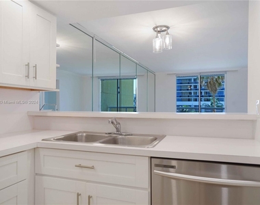 5880 Collins Ave - Photo Thumbnail 11