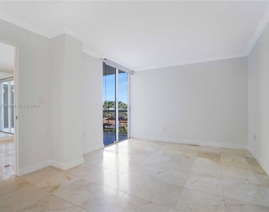 5880 Collins Ave - Photo Thumbnail 17