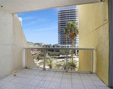 5880 Collins Ave - Photo Thumbnail 25