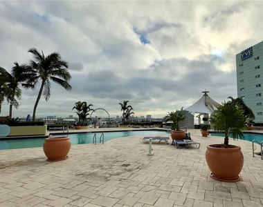 244 Biscayne Blvd - Photo Thumbnail 14