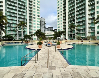 244 Biscayne Blvd - Photo Thumbnail 13