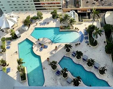 244 Biscayne Blvd - Photo Thumbnail 11