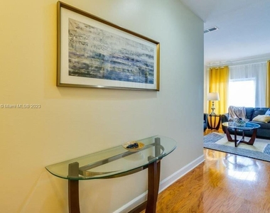 2161 Peachtree St Ne - Photo Thumbnail 7