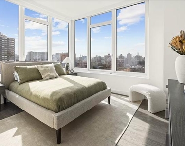 Third Avenue - Photo Thumbnail 6