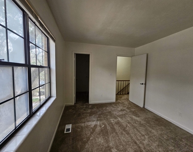 1824 Larette Drive - Photo Thumbnail 20