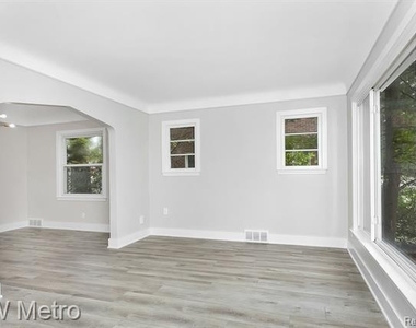 820 E 5th Street - Photo Thumbnail 8