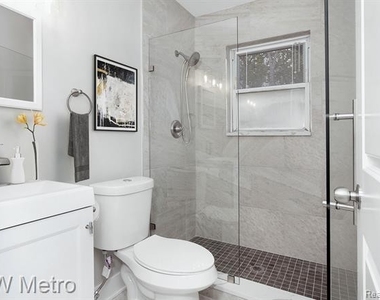 820 E 5th Street - Photo Thumbnail 12
