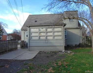 2204 Kalama Avenue - Photo Thumbnail 13