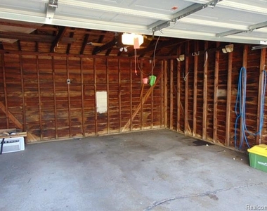 2204 Kalama Avenue - Photo Thumbnail 11