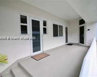 10190 Collins Ave - Photo Thumbnail 10