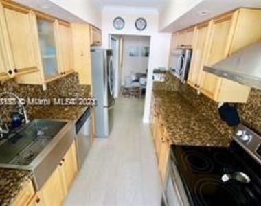 10190 Collins Ave - Photo Thumbnail 7