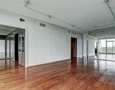 121 N Post Oak Ln Apt 803 - Photo Thumbnail 0