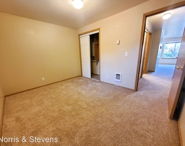 901 Pecan Ct - Photo Thumbnail 4