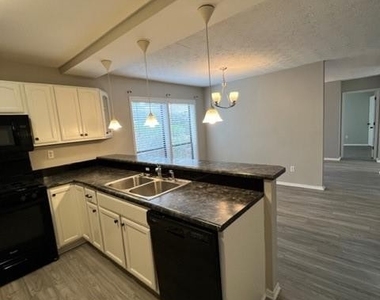 401 Wynnes Ridge Circle Se - Photo Thumbnail 4