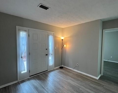 401 Wynnes Ridge Circle Se - Photo Thumbnail 2