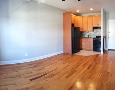 1023 W Argyle Street - Photo Thumbnail 3