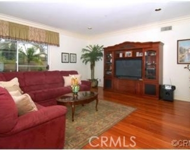 339 E Floral Avenue - Photo Thumbnail 9