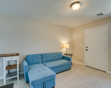 460 Rexford Drive - Photo Thumbnail 10