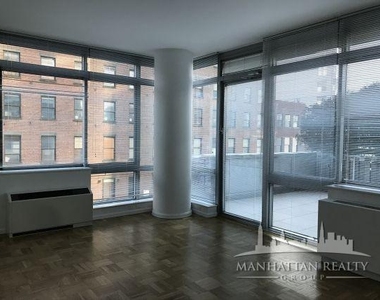West 37th Street - Photo Thumbnail 4