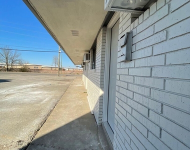 5305 E Nettleton Ave - Photo Thumbnail 10