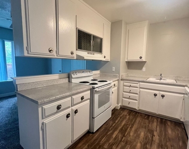 2760 Corabel Lane - Photo Thumbnail 7