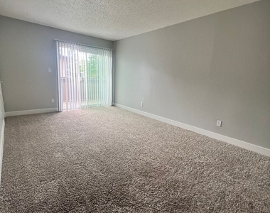 2760 Corabel Lane - Photo Thumbnail 10