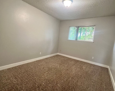 2760 Corabel Lane - Photo Thumbnail 9