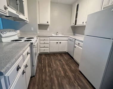 2760 Corabel Lane - Photo Thumbnail 8