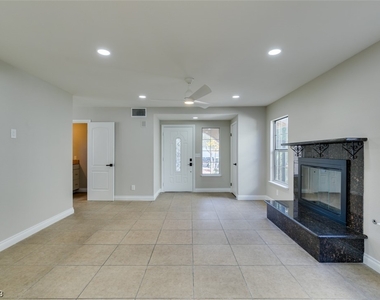 6368 Copperfield Avenue - Photo Thumbnail 9