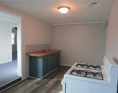 2650 Tyler Avenue - Photo Thumbnail 8