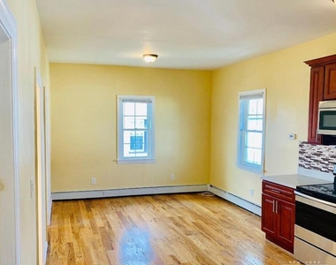 99 Beach 31st Street - Photo Thumbnail 4