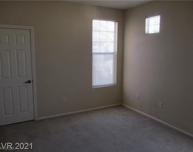 5855 Valley Drive - Photo Thumbnail 14