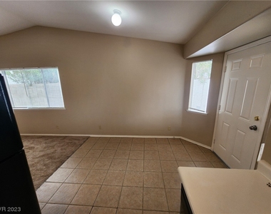 8236 Carmen Boulevard - Photo Thumbnail 14