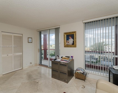 6767 Collins Ave - Photo Thumbnail 13