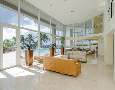 6767 Collins Ave - Photo Thumbnail 23