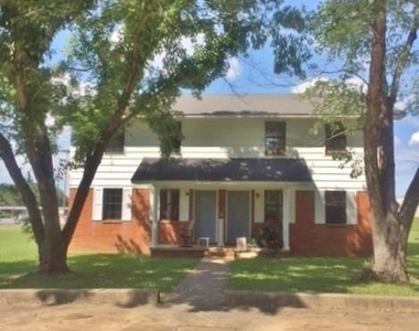 904 Mcculloch Street - Photo Thumbnail 1