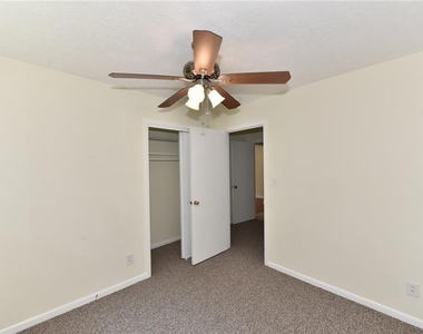 1394 Rock Springs Circle Ne - Photo Thumbnail 13