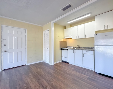 2241 W Pensacola Street - Photo Thumbnail 25