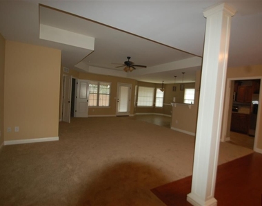 101 Vineland Parkway - Photo Thumbnail 5