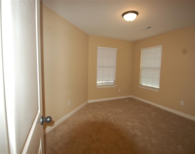 101 Vineland Parkway - Photo Thumbnail 17